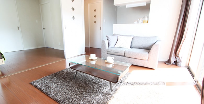 女性の一人暮らしやっぱりセキュリティは重要。4つの方法でリスク対策